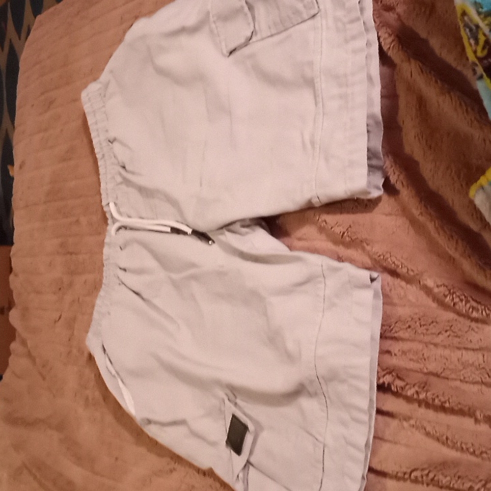 Mens Cargo khaki shorts.
